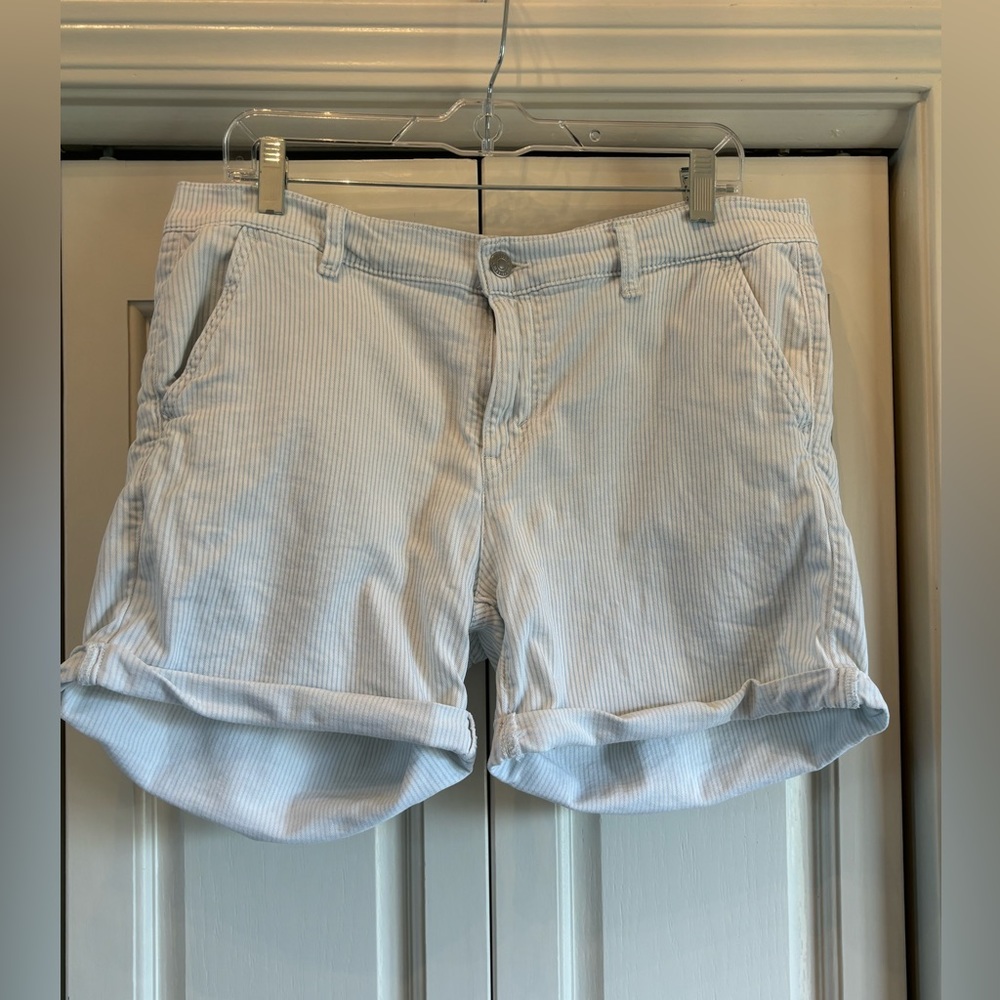 Levi blue & white tiny stripe rolled hem 5” shorts, 31